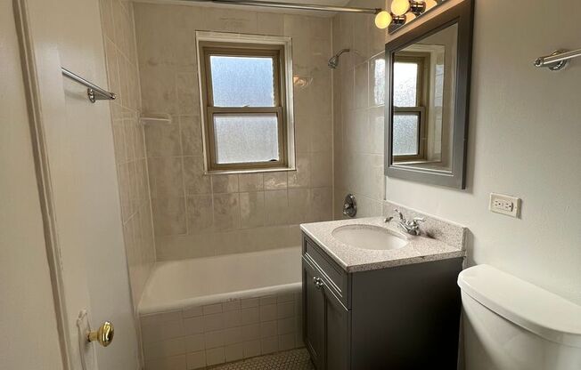 3 beds, 1 bath, 1,000 sqft, $2,995, Unit 2247-57-1A