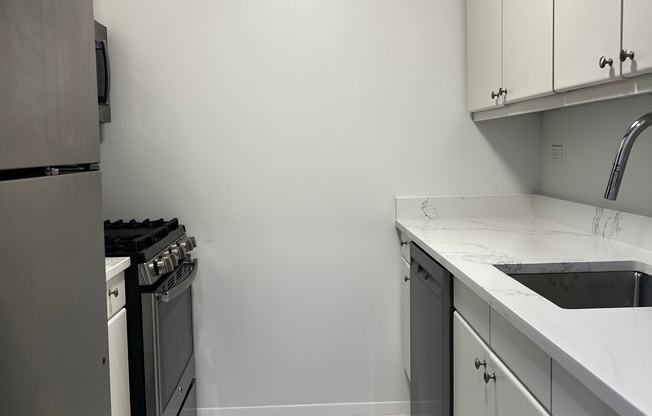 Studio, 1 bath, 636 sqft, $4,600, Unit 5O