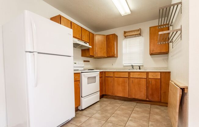 Studio, 1 bath, 360 sqft, $1,400, Unit B