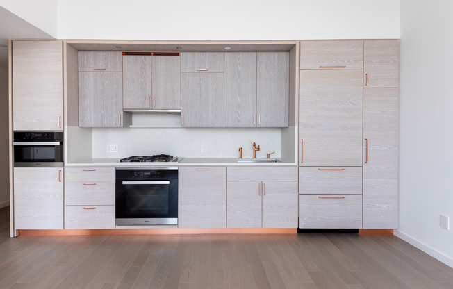 1 bed, 1 bath, 740 sqft, $5,495, Unit PHG