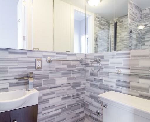2 beds, 1 bath, $5,295, Unit 3E