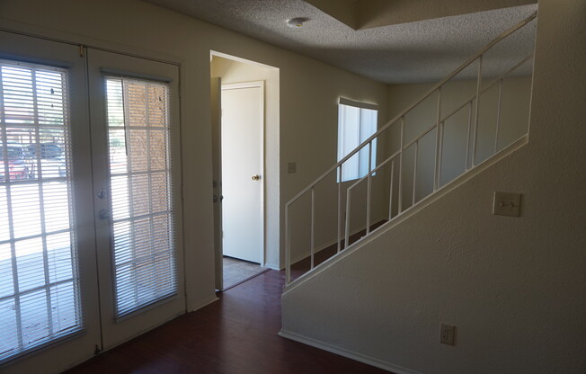 2 beds, 1.5 baths, $1,250