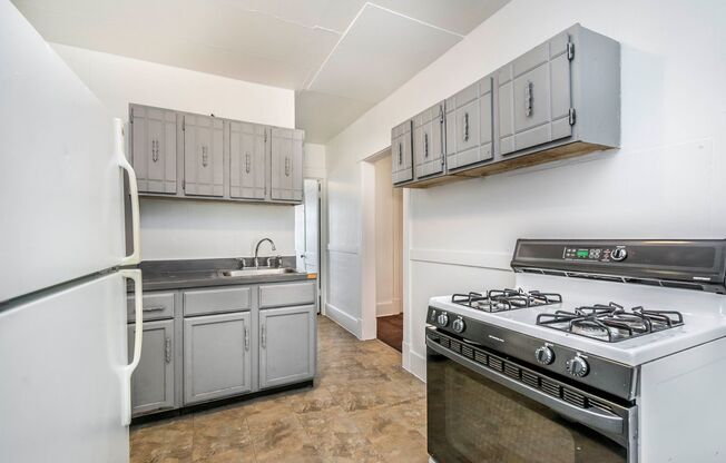 2 beds, 1 bath, 600 sqft, $749, Unit Unit 2