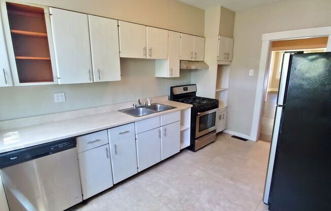 1 bed, 1 bath, $1,100, Unit Apt 1