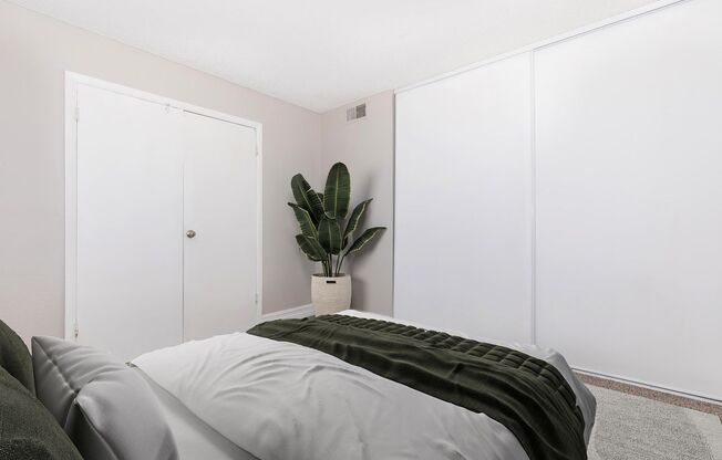 2 beds, 1 bath, 780 sqft, $1,348, Unit 87