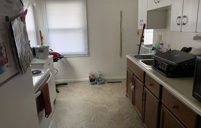 3 beds, 1 bath, $1,299