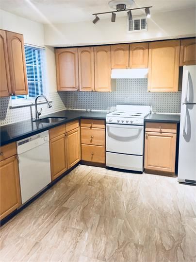 493 N. Highland Ave NE- 28