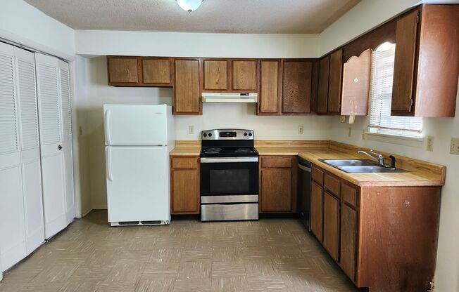 2 beds, 1.5 baths, 1,080 sqft, $1,095, Unit Unit D