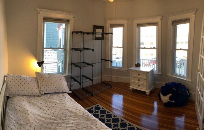 6 beds, 2 baths, 2,600 sqft, $7,500, Unit 2