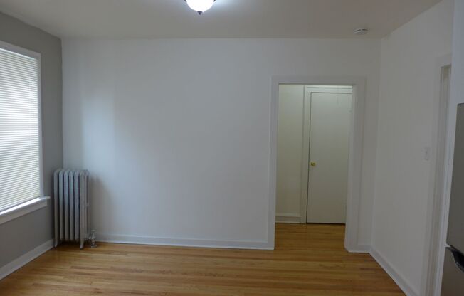 2 beds, 1 bath, $1,325, Unit 2048 Kostner - 1A