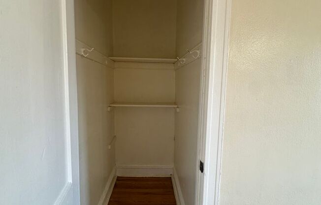 1 bed, 1 bath, $1,095, Unit E5