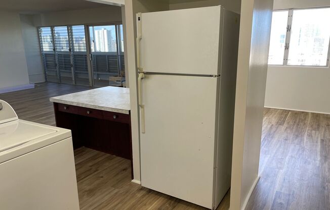 Makiki - Bellevue Tower - 3 Bdrm/2 Bath/ 1 Prkg - $2,700