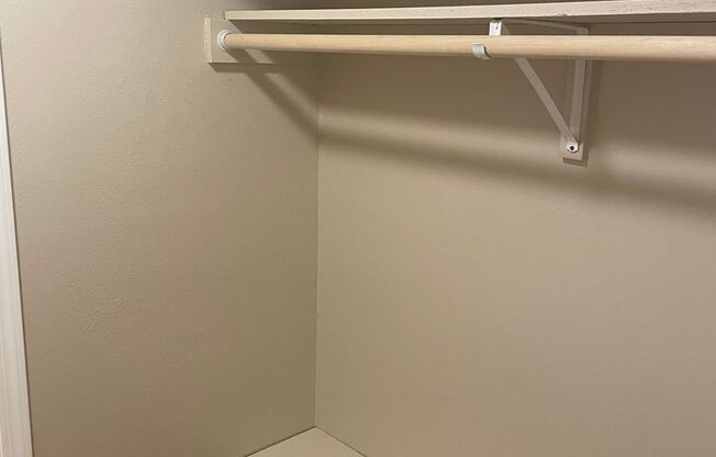 2 beds, 1 bath, 945 sqft, $1,500, Unit 090
