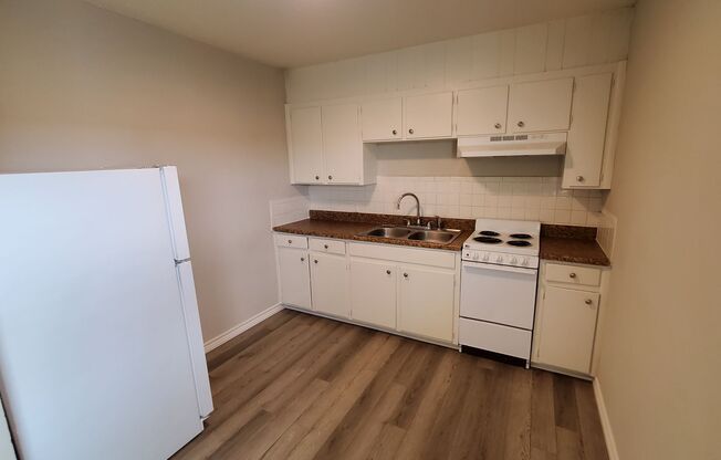 2 beds, 1 bath, 752 sqft, $695, Unit 203