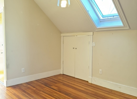 2 beds, 1 bath, 981 sqft, $2,250, Unit 3