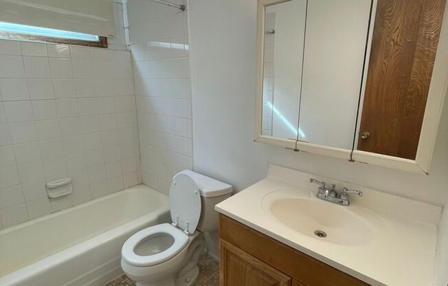 1 bed, 1 bath, 725 sqft, $1,150, Unit 1220-043