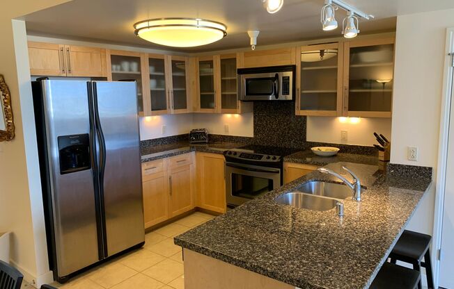 Fully Furnished 1 Bed-1BathPet Friendly Unit in Kaka'ako