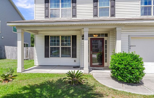 Beautiful & Bright 5BR Home with Large Backyard in North Charleston