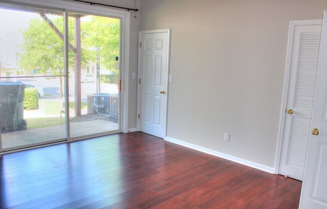 Great End Unit Townhome- Located in Mid-town Raleigh- Available July 15th!