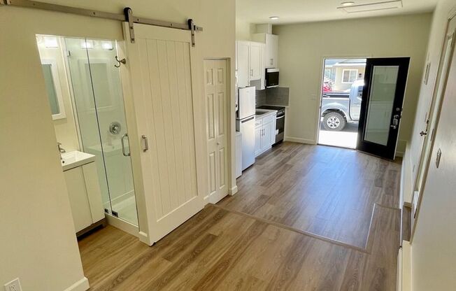 Remodeled Studio with side yard in the heart of San Diego
