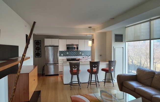 1 bed, 1 bath, 867 sqft, $3,600, Unit 423
