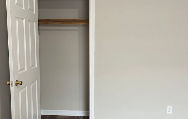 2 beds, 1.5 baths, 900 sqft, $1,095, Unit 656 08