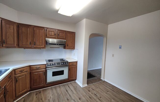 2 beds, 1 bath, $1,995