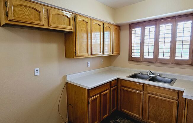 2 beds, 1 bath, 944 sqft, $1,050, Unit Unit B