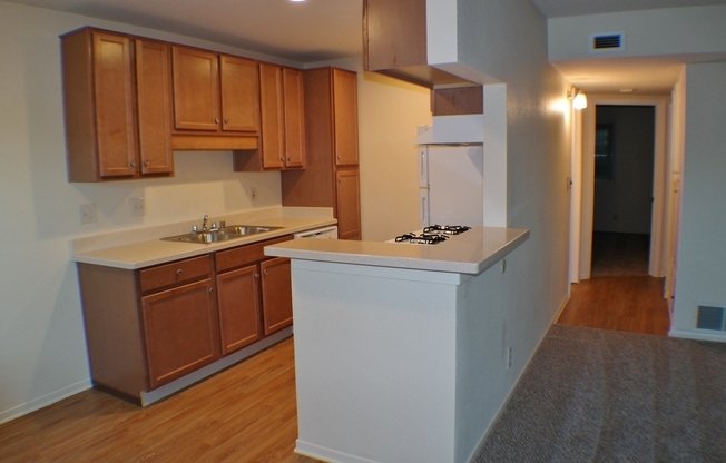 2 beds, 2 baths, 775 sqft, $2,595