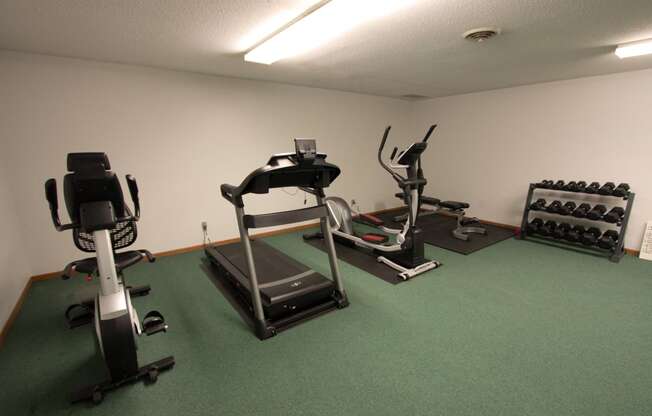 River Ridge Apartments fitness room