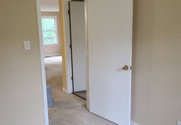 2 beds, 1 bath, 880 sqft, $800