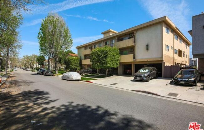 South Oakhurst Luxury Investments LLC