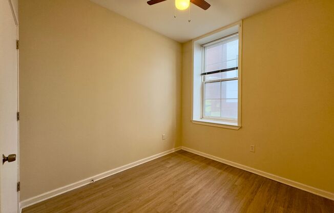 2 beds, 1 bath, 913 sqft, $1,399, Unit 407 Unit 204