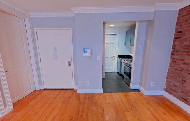 3 beds, 1.5 baths, $5,495, Unit 4W