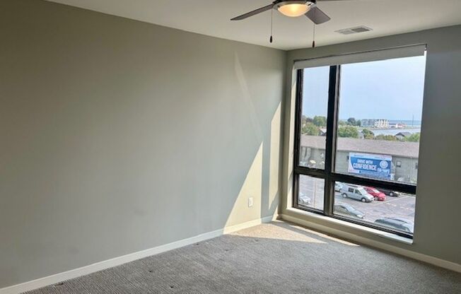 1 bed, 1 bath, 1,056 sqft, $1,900, Unit 410