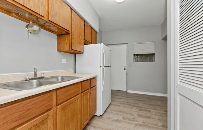 2 beds, 1 bath, 650 sqft, $1,550, Unit 4242 - 1W