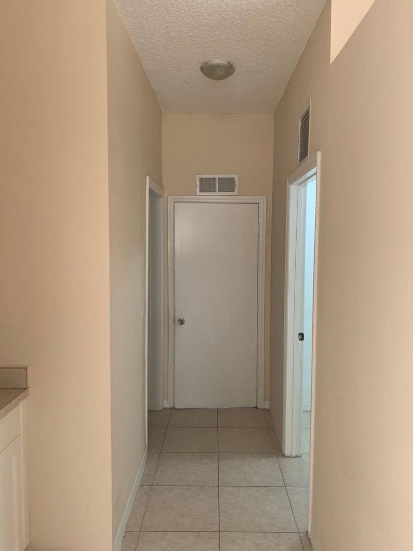Single Family house in Laguna Isles - Pembroke Pines