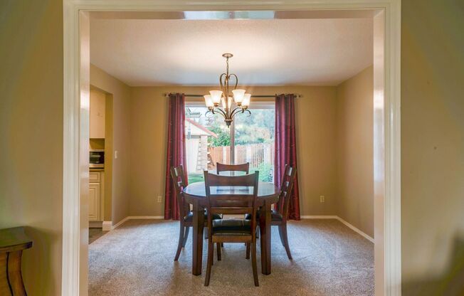 Large colonial home in NE Hillsboro