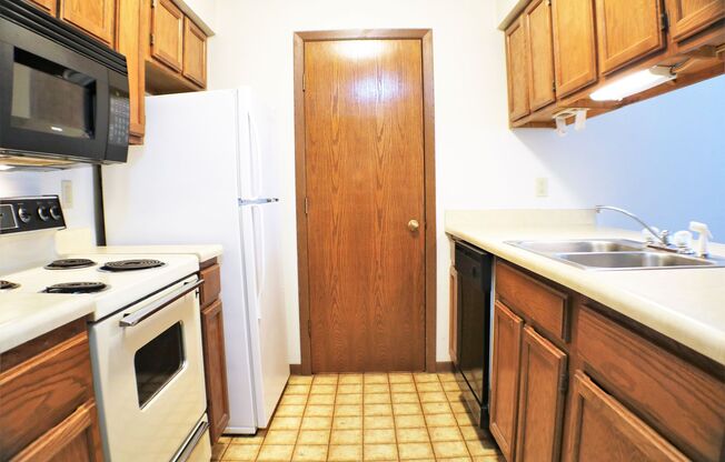 2 beds, 2 baths, 750 sqft, $1,195, Unit #05