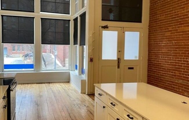 Studio, 1 bath, 982 sqft, $1,550, Unit 111