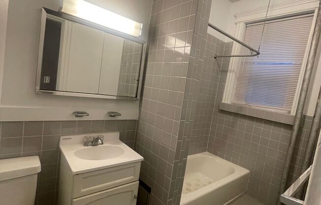 2 beds, 1 bath, 617 sqft, $2,575, Unit 28