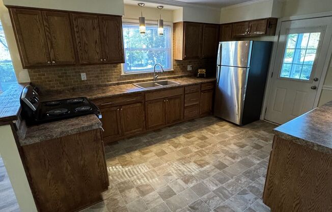 Beautiful 3 Bedroom in Windsor Park Neighborhood ( East Charlotte)