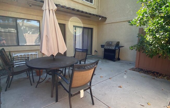 2 beds, 1 bath, $2,850