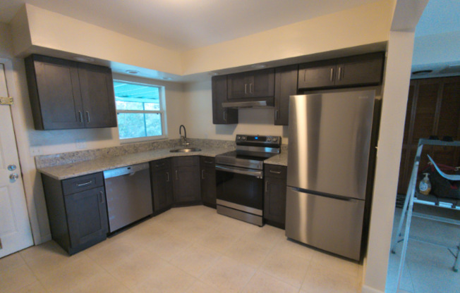 760 86 AVE N