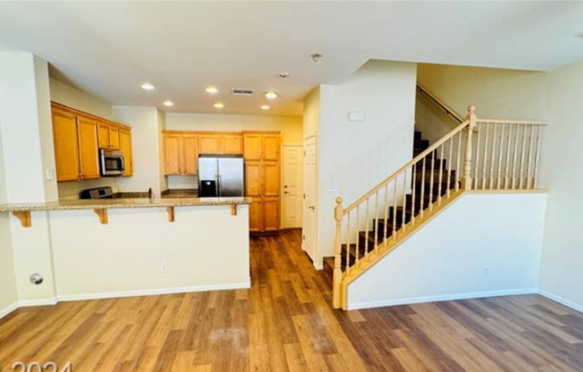3 beds, 2 baths, $1,895, Unit UNIT 11102