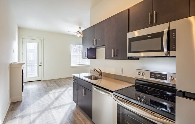 2 beds, 1 bath, 700 sqft, $1,650, Unit 107