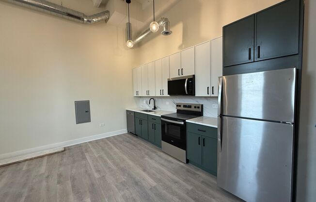 2 beds, 2 baths, 1,000 sqft, $3,985, Unit 211