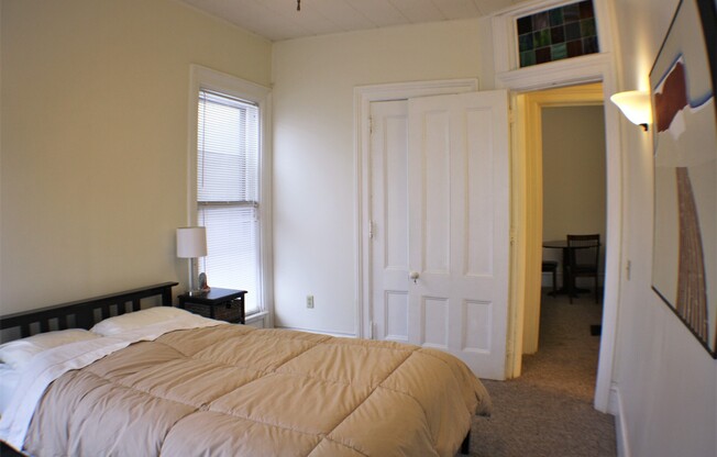 2 beds, 1 bath, $1,900, Unit Apt 4