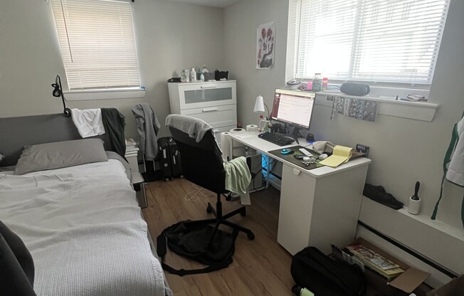 2 beds, 1 bath, $2,780, Unit 1
