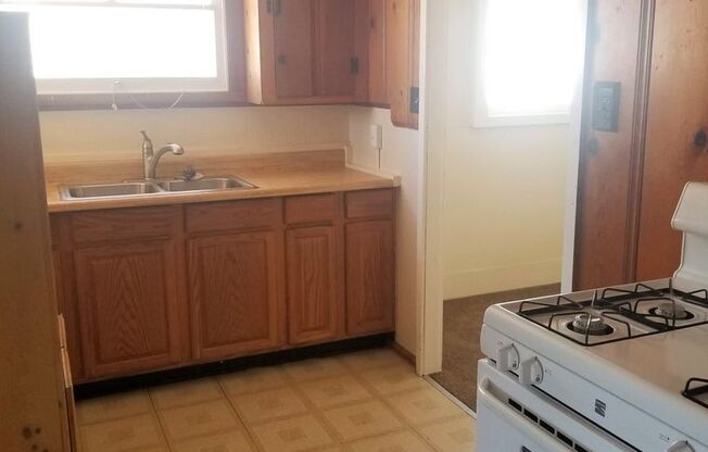 2 beds, 1 bath, $3,200